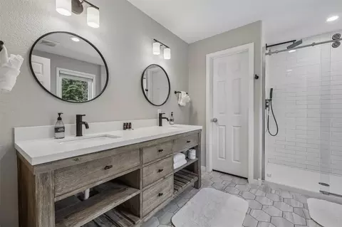 Bath - 312 Red Hawk Cir, Silverthorne, CO 80498 photo 1 of 5