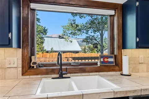 Kitchen - 460 Clayton Rd, Silverthorne, CO 80498 photo 2 of 2