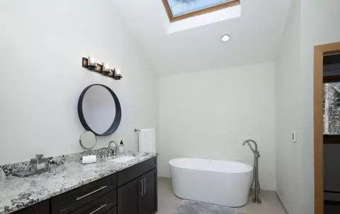 Bath - 5159 Gore Cir, Vail, CO 81657 photo 5 of 8