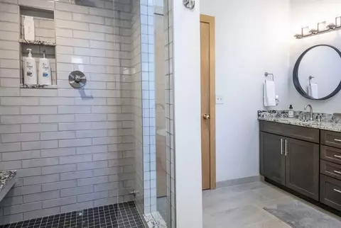 Bath - 5159 Gore Cir, Vail, CO 81657 photo 2 of 8