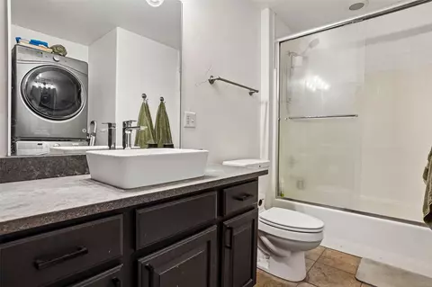 Bath - 801 Lakepoint Dr #B17, Frisco, CO 80443 photo 2 of 2