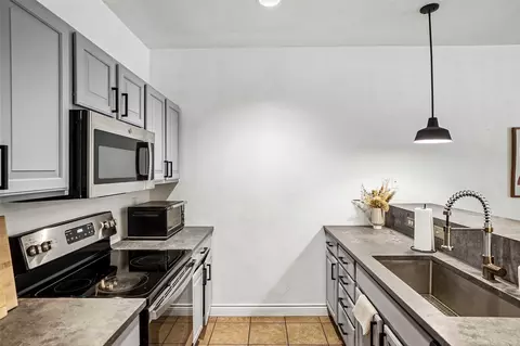 Kitchen - 801 Lakepoint Dr #B17, Frisco, CO 80443 photo 1 of 3
