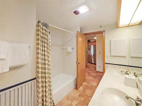 Bath - 180 E La Bonte St #415, Dillon, CO 80435 photo 4 of 6