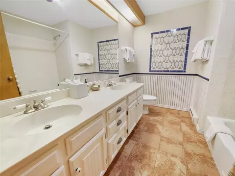 Bath - 180 E La Bonte St #415, Dillon, CO 80435 photo 2 of 6