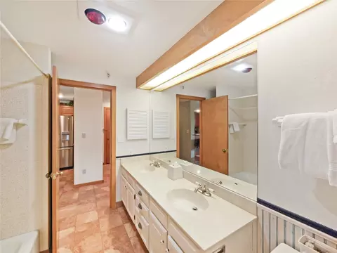 Bath - 180 E La Bonte St #415, Dillon, CO 80435 photo 3 of 6