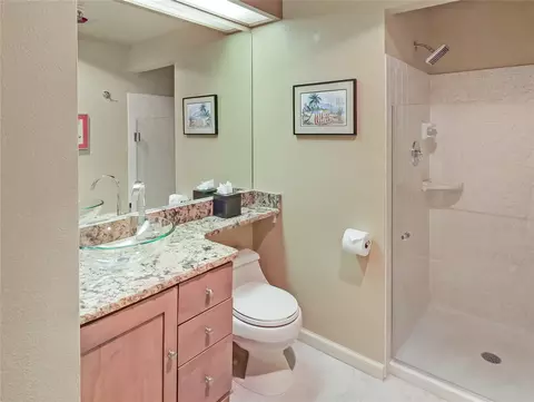 Bath - 180 E La Bonte St #415, Dillon, CO 80435 photo 1 of 6