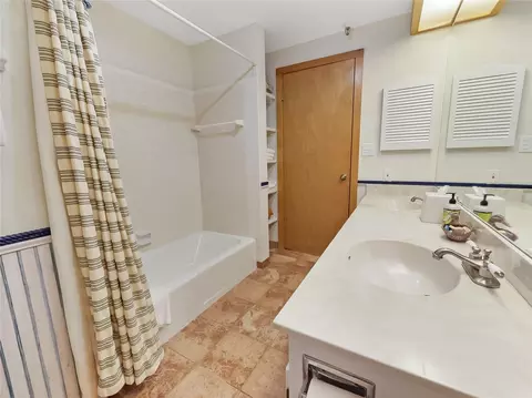 Bath - 180 E La Bonte St #415, Dillon, CO 80435 photo 6 of 6