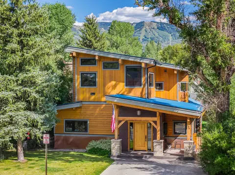 336 7th St, Steamboat Springs, CO 80487