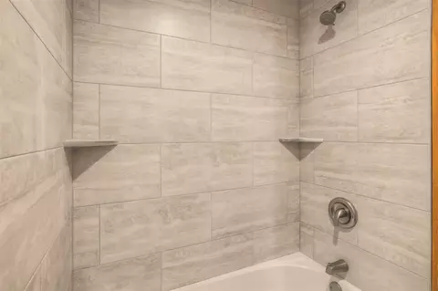 Bath - 180 E La Bonte St #423, Dillon, CO 80435 photo 3 of 3