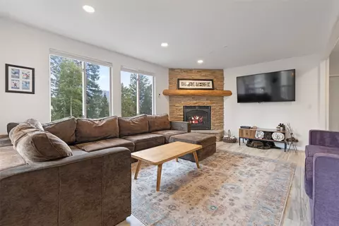 Living - 4020 Silverheels Dr #9, Silverthorne, CO 80498 photo 2 of 4