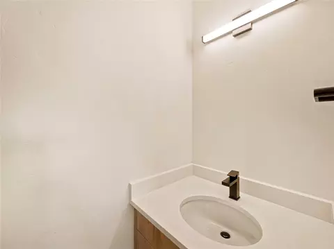 Bath - 740 Blue River Pkwy #E9, Silverthorne, CO 80498 photo 2 of 8