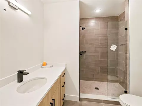 Bath - 740 Blue River Pkwy #E9, Silverthorne, CO 80498 photo 3 of 8