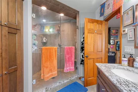 Bath - 208 Deer Path Rd, Dillon, CO 80435 photo 2 of 4