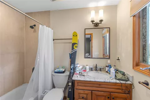 Bath - 208 Deer Path Rd, Dillon, CO 80435 photo 3 of 4