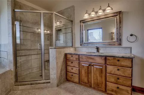 Bath - 51 Mule Deer Ct, Dillon, CO 80435 photo 6 of 9