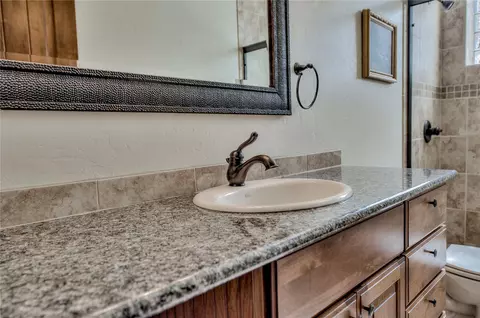 Bath - 51 Mule Deer Ct, Dillon, CO 80435 photo 7 of 9