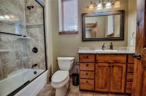 Bath - 51 Mule Deer Ct, Dillon, CO 80435 photo 8 of 9