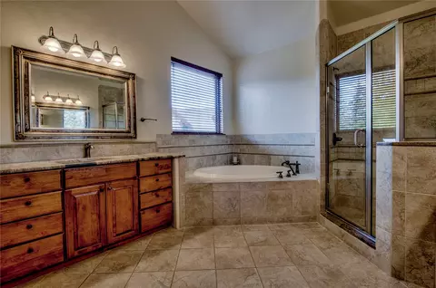 Bath - 51 Mule Deer Ct, Dillon, CO 80435 photo 5 of 9