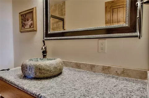 Bath - 51 Mule Deer Ct, Dillon, CO 80435 photo 2 of 9