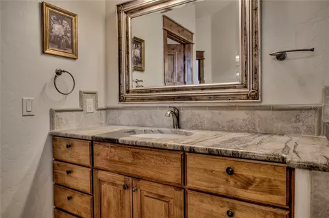Bath - 51 Mule Deer Ct, Dillon, CO 80435 photo 3 of 9