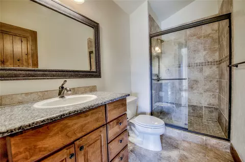 Bath - 51 Mule Deer Ct, Dillon, CO 80435 photo 9 of 9