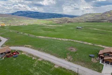 121 Oak Ridge Cir, Oak Creek, CO 80467