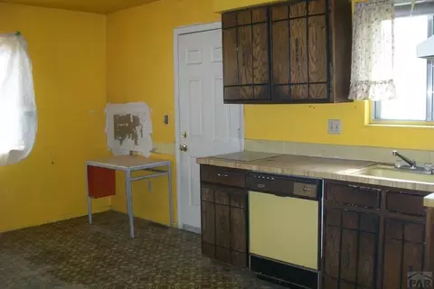 414 Bradish Ave, La Junta, CO 81050 photo 5