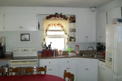 307 E 14th St, La Junta, CO 81050 photo 8