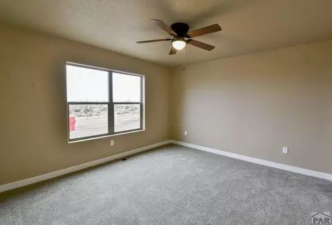 1107 E Paramount Dr, Pueblo, CO 81007 photo 4