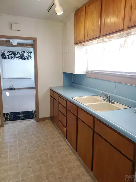 402 E 6th St, Walsenburg, CO 81089 photo 7