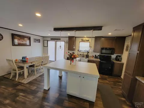 6626 Rodeo Dr, Lamar, CO 81052 photo 2