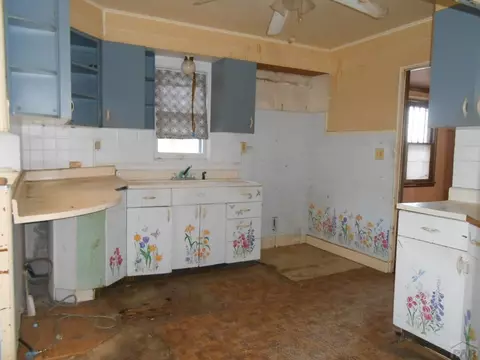 805 Carson Ave, La Junta, CO 81050 photo 4