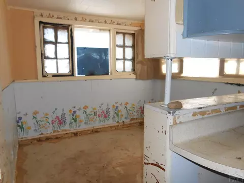 805 Carson Ave, La Junta, CO 81050 photo 5