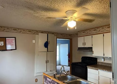 922 Cimarron, La Junta, CO 81050 photo 5