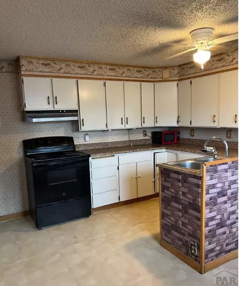 922 Cimarron, La Junta, CO 81050 photo 6