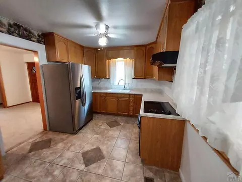 32 Mayhew Dr, Lamar, CO 81052 photo 2