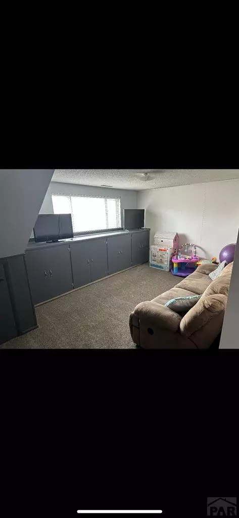 402 Oak Rd, Lamar, CO 81052 photo 3