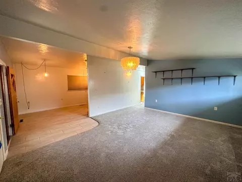 707 E Chestnut St, Lamar, CO 81052 photo 2