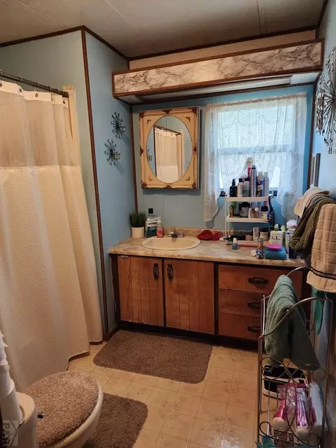 Bath - 1309 S 13th St, Lamar, CO 81052 photo 2 of 2