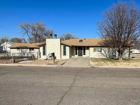 111 E Cedar St, Lamar, CO 81052 photo 1