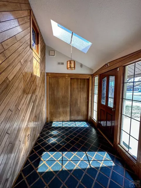 111 E Cedar St, Lamar, CO 81052 photo 2