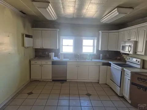 303 Jackson St, La Junta, CO 81050 photo 3
