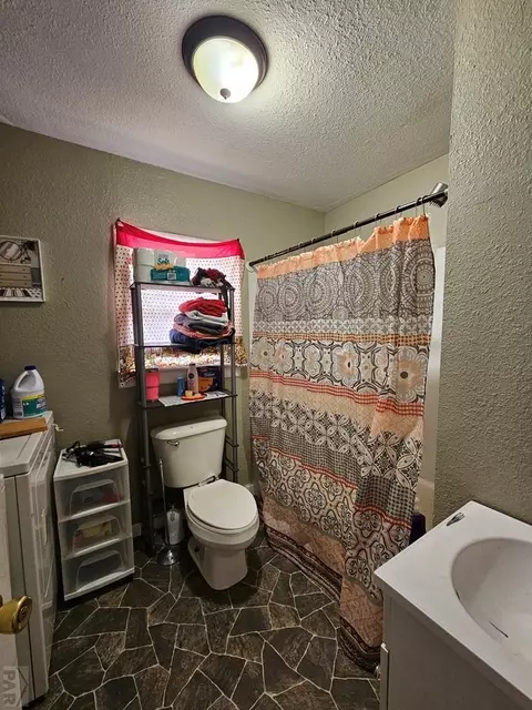 Bath - 228 E 8th Ave, Springfield, CO 81073 photo 1 of 1