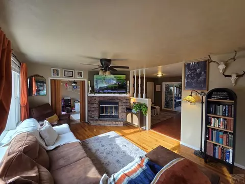 902 Everett, Lamar, CO 81052 photo 3