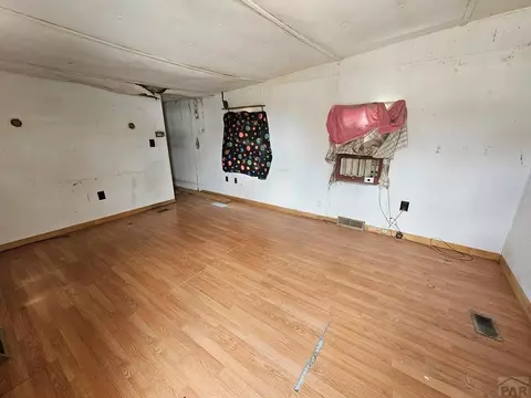 Living - 11 Swallow Ridge Dr, Lamar, CO 81052 photo 1 of 2