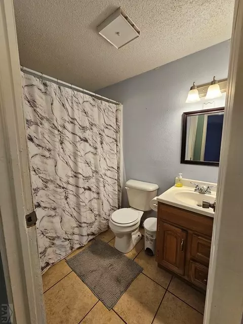 Bath - 607 W Logan St, Lamar, CO 81052 photo 1 of 1