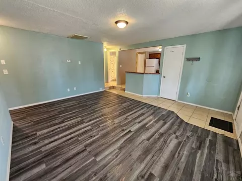 Living - 607 W Logan St, Lamar, CO 81052 photo 2 of 3
