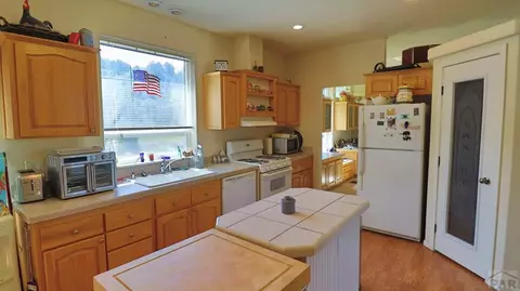 Kitchen - 25850 River Pines Rd, Aguilar, CO 81020 photo 2 of 4