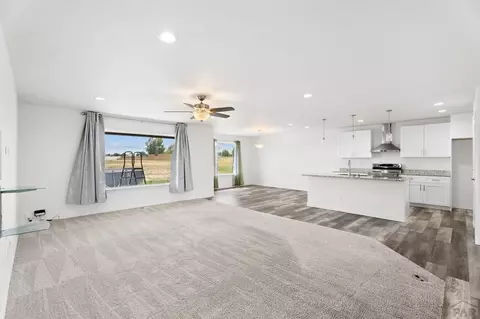 26 E Lyons Dr, Pueblo, CO 81007 photo 5