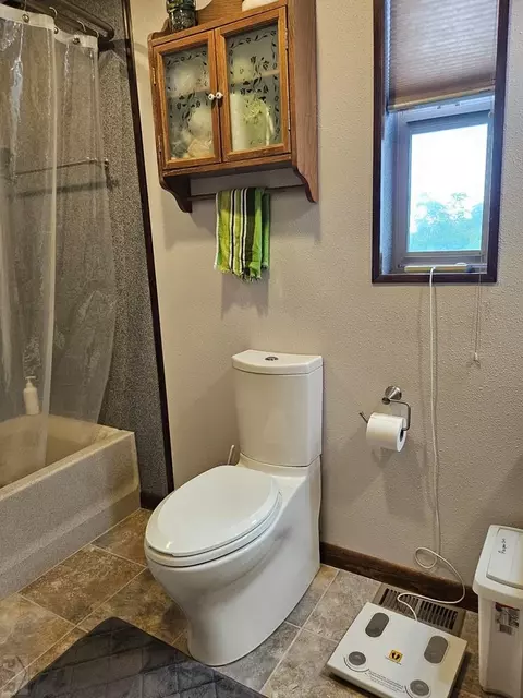 Bath - 1413 County Rd 671, Rye, CO 81069 photo 1 of 2